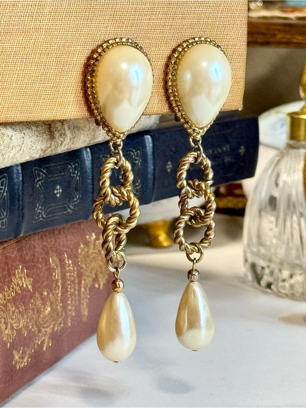 Vintage 80s Ellen Designs Pearl Runway Dangle Clip On Earrings 34.5g